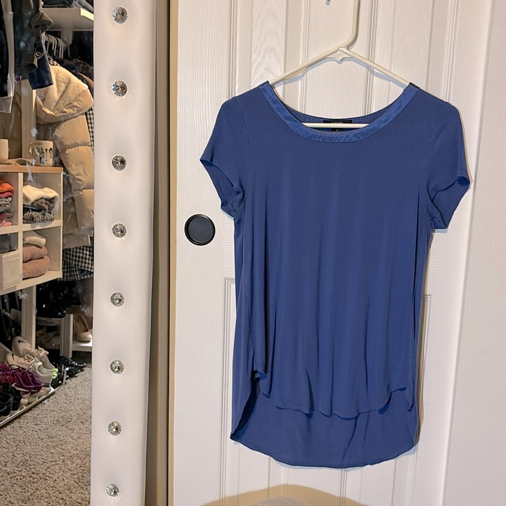 Elevate your style with this gently used Alfani high-low tee with a satin trim